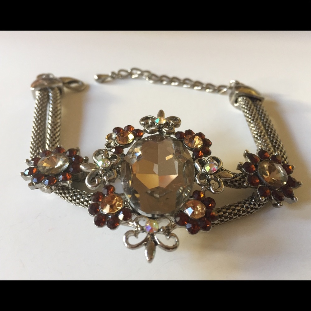 NEW Vintage Floral Bracelet